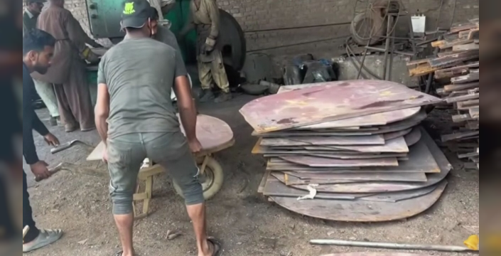 Gadani'de ömrünü tamamlayan gemiler yeniden doğuyor