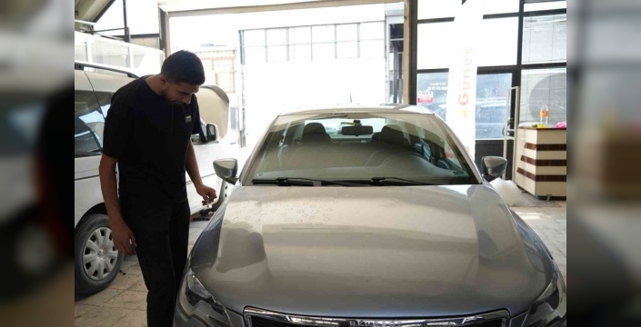 Gaziantep'te dolu yağışı sonrası araçlar sanayide onarılıyor