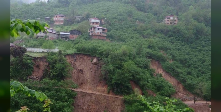 Giresun'da aşırı yağışların yol açtığı heyelanlar, konutları tehdit ediyor