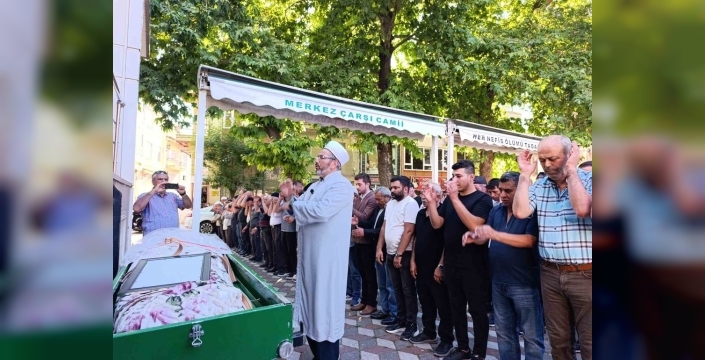 Gizemli otomobilde cansız bulunan genç kızın ardından yürek burkan cenaze