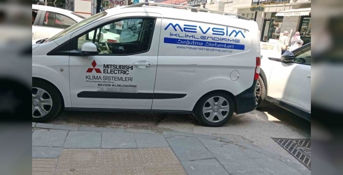 Görme engelli yolu işgal edildi: Yayalar isyanda