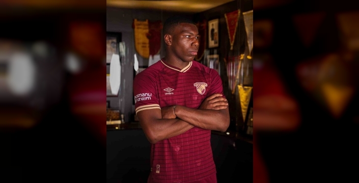 Göztepe'nin yeni golcüsü Armstrong: 'Bir an önce sahada olmak istiyorum!