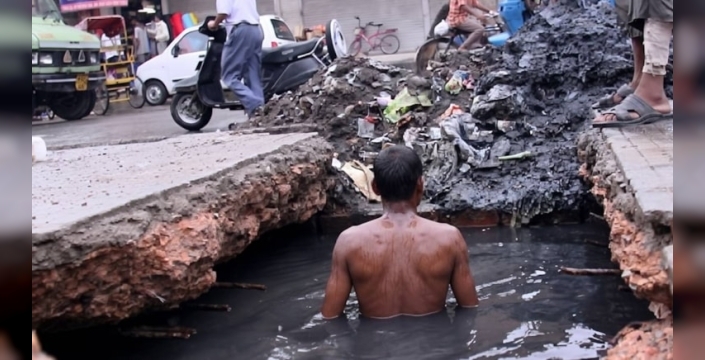 Hindistan'da hayatı hiçe sayanlar: Günlük 185 liraya ölümle burun buruna