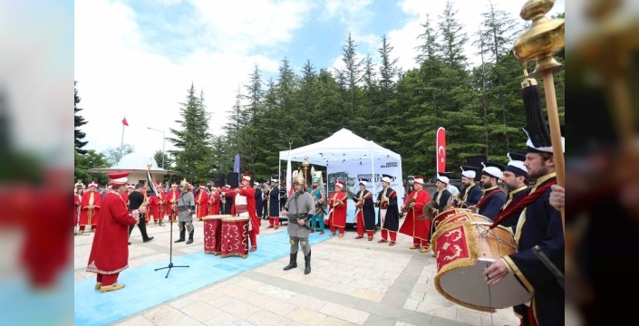 İnegöl'ün Fatihi Turgut Alp, kabri başında dualarla anıldı