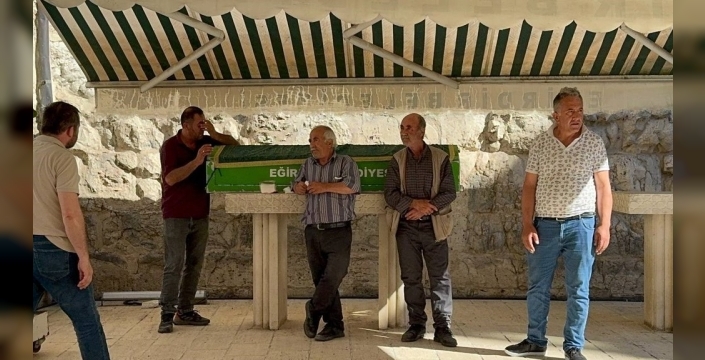 Isparta'daki gençlerin cenazeleri gözyaşlarıyla uğurlandı