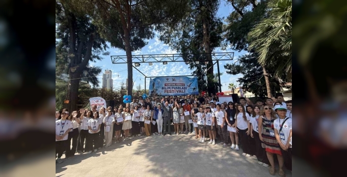 İzmir'de Bilim Şenliği: 4 Bin Projeden Süzülen 50 Özgün Tasarım Göz Kamaştırdı