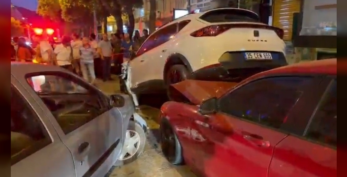İzmir’de yürek burkan kaza: Direksiyonda kalp krizi geçiren sürücü kurtarılamadı