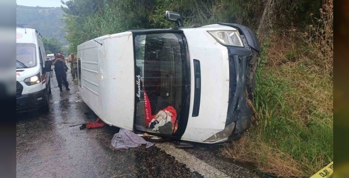 İzmir'de yürek yakan kaza: Tarım işçilerini taşıyan servis devrildi, 1 ölü, 2'si ağır 10 yaralı