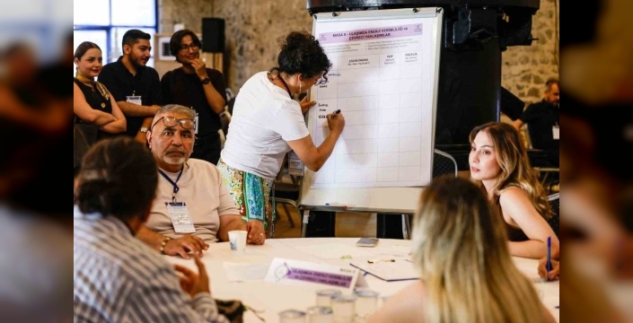 İzmir'in 2040 Ulaşım Vizyonu Şekilleniyor: 68 Bin Kişiyle Yapılan Anketler Sonuç Verdi