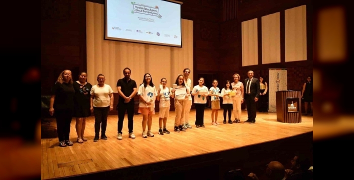 İzmirli çocuklar iklim seferberliğinde öncülük ediyor
