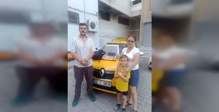 İzmirli taksiciden bir şaşırtan jest daha: Unutulan eşyalar 10 dakikada sahibine döndü