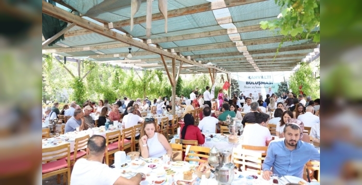 Kahramanmaraşlılar Bornova'da kahvaltıda birlik mesajı verdi
