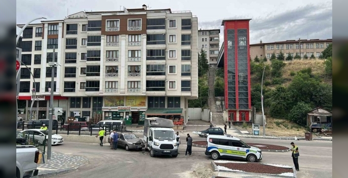 Karabük'te kavşakta acı tesadüf: 1 kişi yaralandı