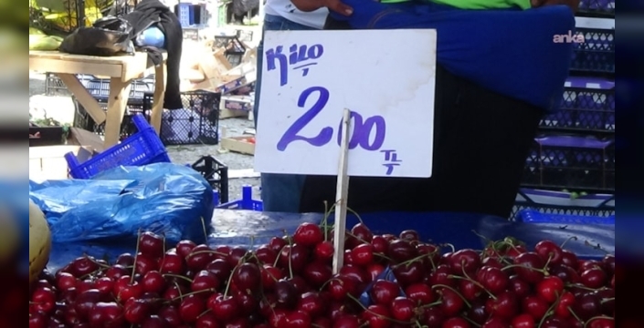 Kiraz fiyatları cep yakıyor: 200 lira, vatandaş gramla alıyor