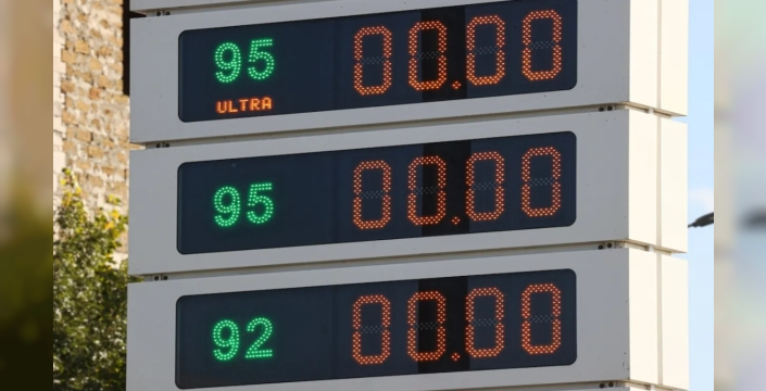 Kırım'da benzin karneye bağlandı: Kota ve kupon sistemi devrede