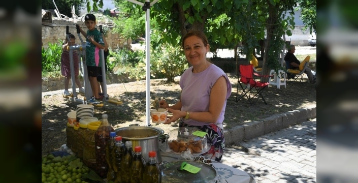 Kuşadası'nda Kiraz Şenliği coşkusu dorukta