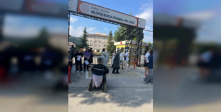 LGS yolunda engel yok: Belediyeden özel destekle öğrenci sınavına yetişti