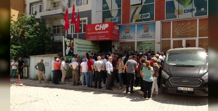 Malatya CHP İl Başkanlığı'nda gece yarısı krizi: Çilingirle girildi, polis devrede!