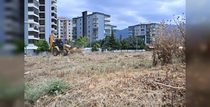 Manisa'da olası yangınlara karşı alarm: Yabani otlar kökünden kazınıyor!