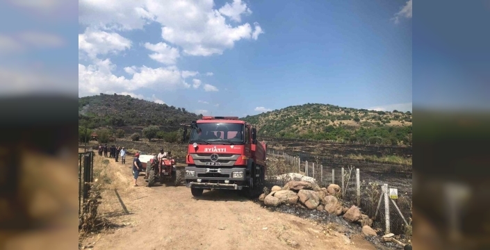 Manisa'da yürekler ağza geldi: Makilik alanda başlayan yangın ormana sıçramadan söndürüldü