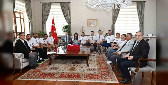 Manisalı engelli yüzücüler, uluslararası projeyle Macaristan'a uçuyor: Sporun birleştirici gücü sahnede!