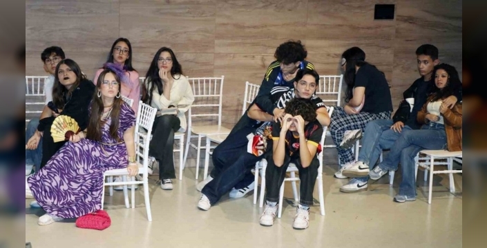 Menteşe Anadolu Lisesi'nden 'Otobüs' oyunuyla tam not!