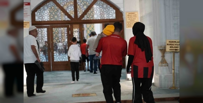 Milli Takım'a dualar ve dev ekranda coşkulu destek