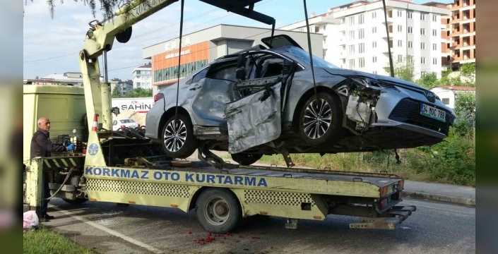 Ordu'da dehşet anları: Otomobil kontrolden çıktı, direkleri ve ağaçları biçti, 4 kişi yaralandı
