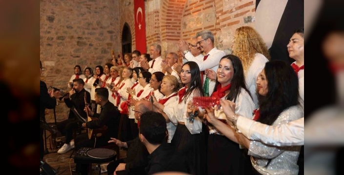 Osmangazi'den gönüllere dokunan türkü gecesi
