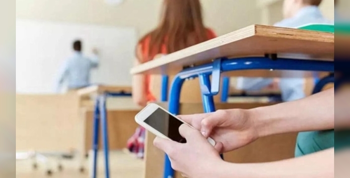 Polonya, ilkokullarda cep telefonu kullanımını yasakladı