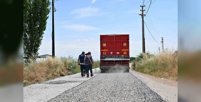 Salihli'de 11 kilometrelik yol yenilendi, mahalle halkı memnun