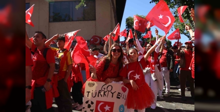 San Francisco'da ay-yıldız coşkusu: Türk taraftarlar maç saatini sabırsızlıkla bekliyor
