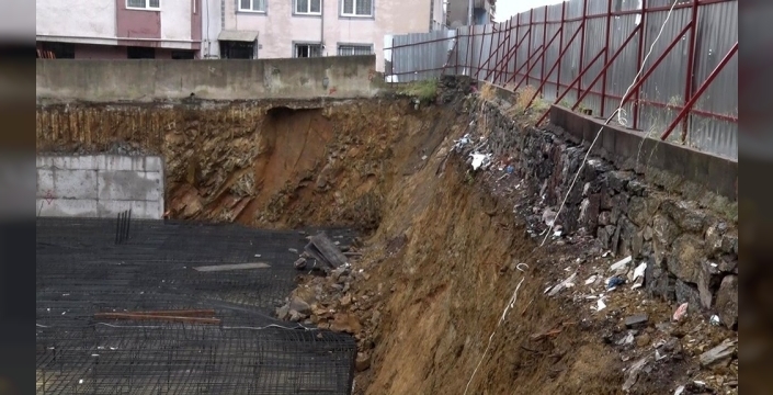 Sancaktepe'de yağmur vurdu: İnşaat alanında toprak kayması paniği