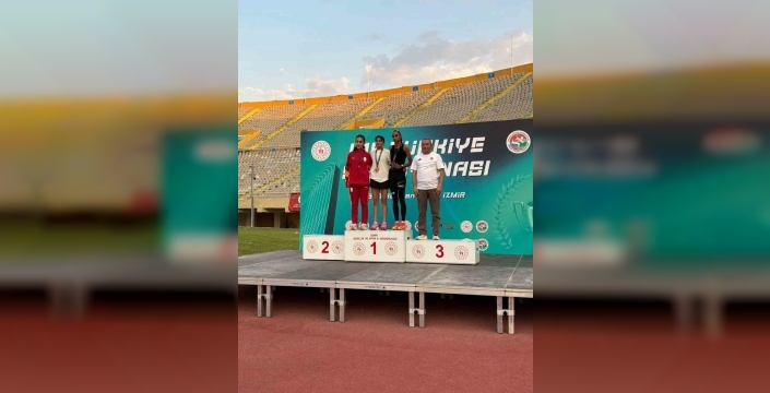 Sivaslı atletler, İzmir'den madalyalarla döndü: İki sporcu podyumda
