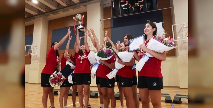 Yaşar'ın Sultanları kupayı İzmir'e taşıdı: Türkiye şampiyonu oldular!