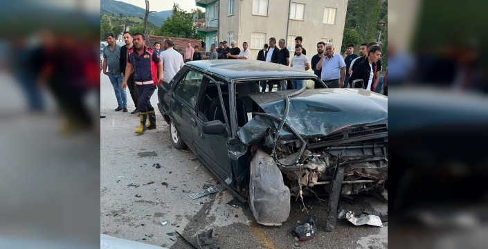 Yozgat'ta freni patlayan otomobil, üç araca çarparak 6 kişiyi yaraladı