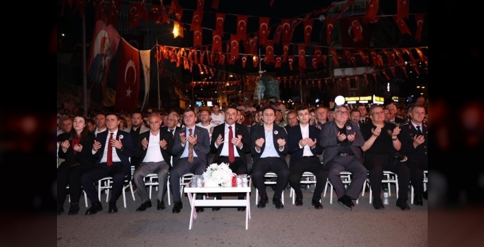 15 Temmuz'un 10. yılında Zonguldak'ta şehitlere saygı duruşu