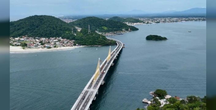 30 dakikalık yol 1 dakikaya düştü: 80 milyon dolarlık köprü açıldı