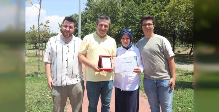 51 yaşında tıp fakültesi kazanan oğluna destek için üniversiteye başladı, bölüm birincisi oldu: Bu azmin hikayesi
