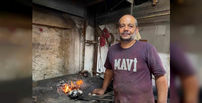 70 derecelik fırında 35 yıllık hayat: İzmir'in son kalaycı ustası zamana direniyor