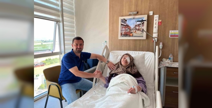 79 yaşındaki anneanneye torundan umut ışığı: Katarakt ameliyatı başarıyla yapıldı