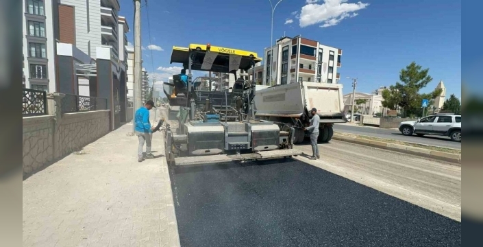 Adıyaman'da cehennem sıcağında asfalt mesaisi: İşçiler 170 derece ateşiyle mücadele ediyor