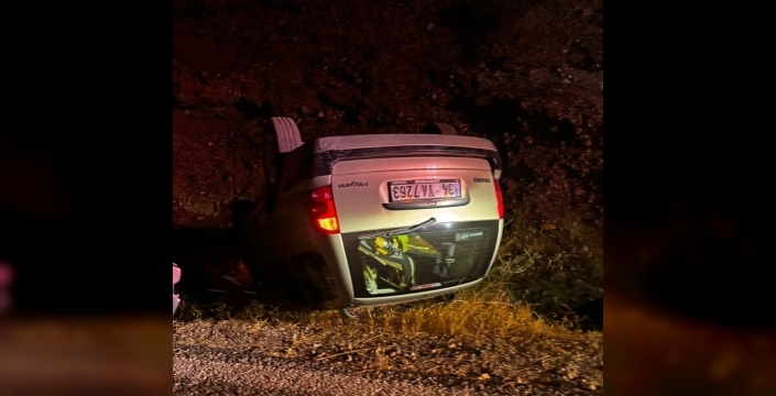Adıyaman'da takla atan otomobilde 2 kişi yaralandı