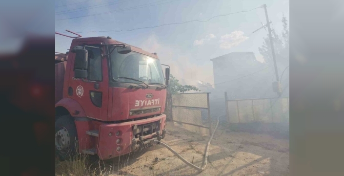 Afyonkarahisar'da arazide çıkan yangın kontrol altına alındı