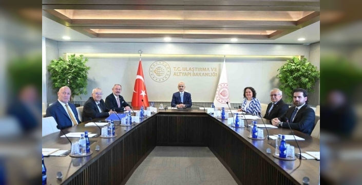 AK Partili başkanlar, ulaşım yatırımları için bakanla bir araya geldi