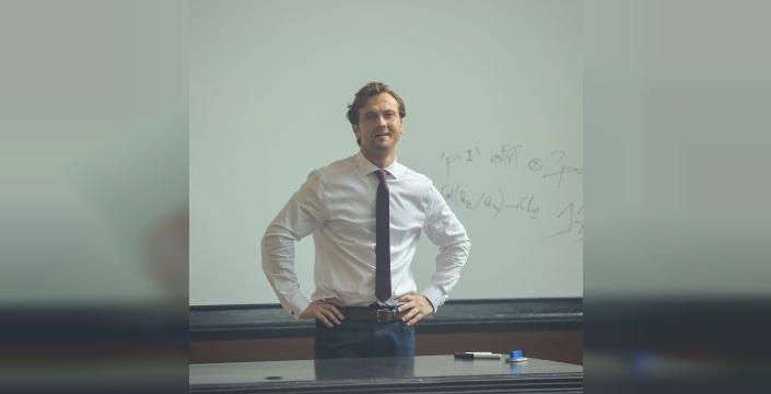 Aras Bulut İynemli, yeni sezon projeleriyle gündemde!