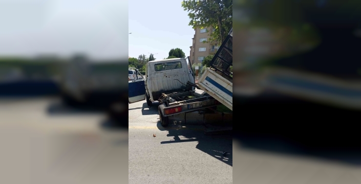 Aydın'da otomobille çarpışan kamyonet refüje çıktı: 1 yaralı