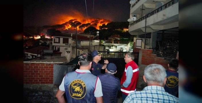 Ayvalık alevlere teslim: Başkan Ergin, yangınla mücadelede son durumu paylaştı