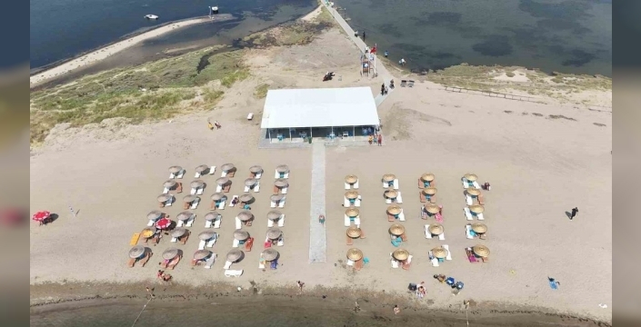 Ayvalık’ta Mavi Bayraklı Kum Adası Plajı açıldı: Uygun fiyatlarla yaz keyfi