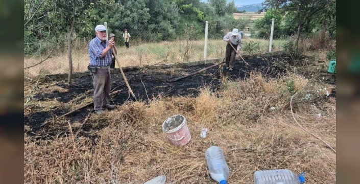 Bahçe yangını korkuttu: Ev sahibi ateşi büyümeden söndürdü